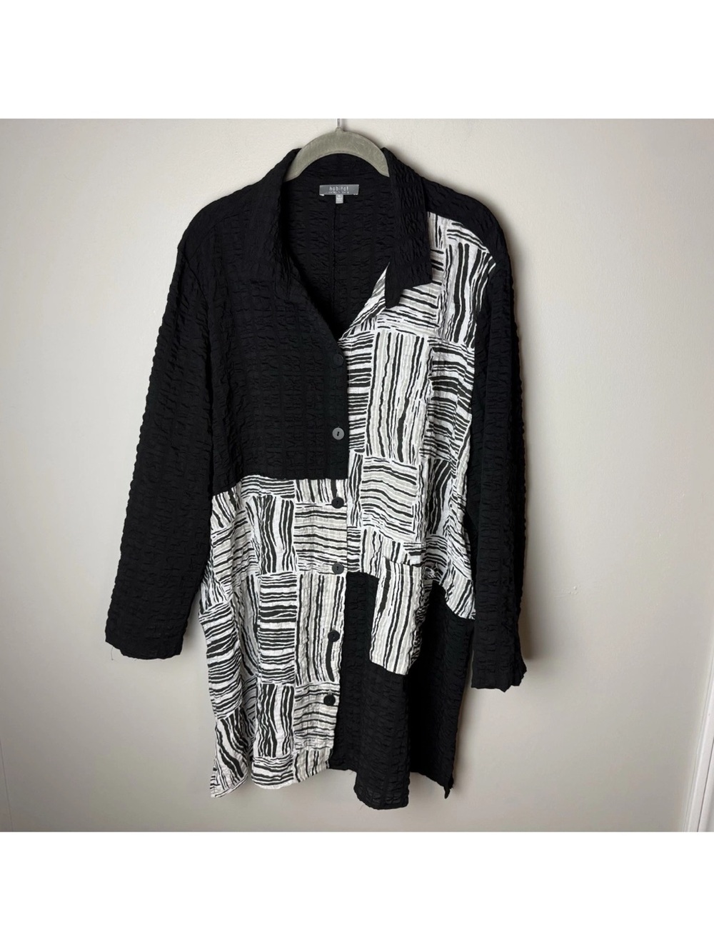 Black & White Patterned Button-Up Jacket - Picture 2 of 6